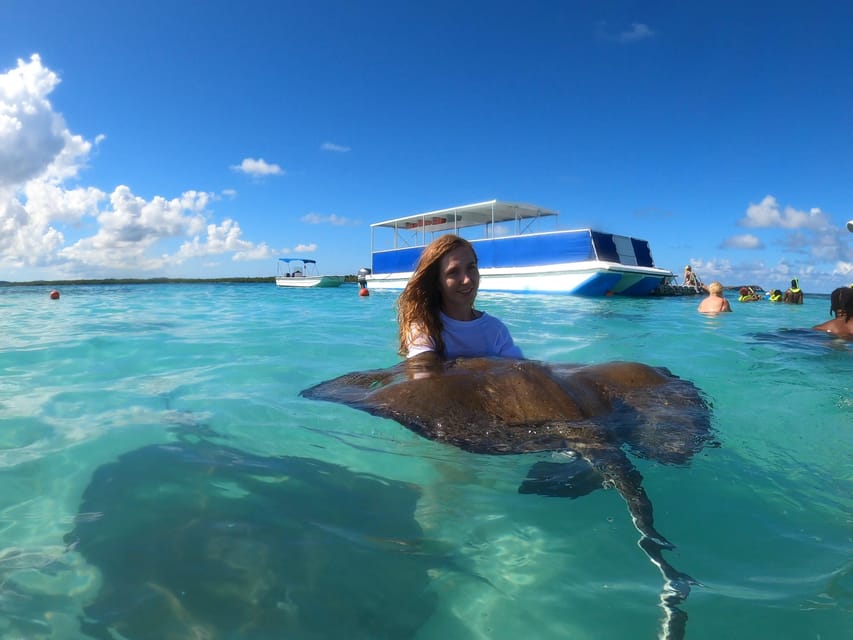 Antigua: Stingray City Experience with Round-Trip Transfer - The boat ride and the safety briefing that keeps it comfortable