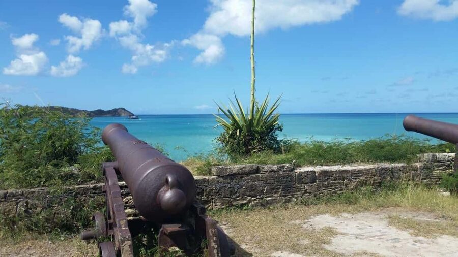 Antiguan experience home tour with local guide with lunch - The historical home: modest outside, surprising inside, and full of 16th-century artifacts