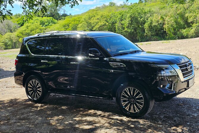 Biggvee Premium Airport One Way Transfer - Your ride experience: Wi-Fi, water, and a driver who helps