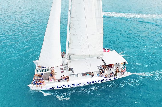 Sail and Snorkel at Cades Reef - Open bar, music, and the return sail north